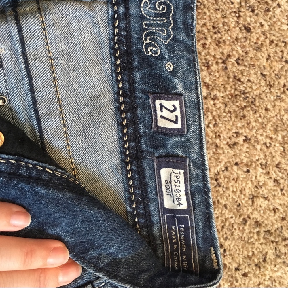 Like new Miss Me jeans 27L - Picture 2 of 4